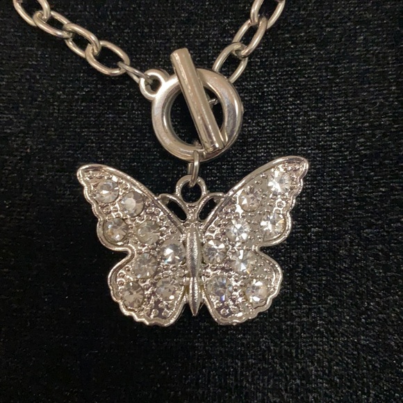 Rhinestone butterfly necklace with matching dangling earrings - Picture 4 of 11